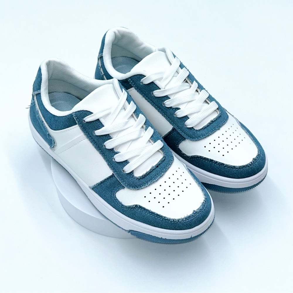 Women’s White & Denim Blue Sneakers - Size 5